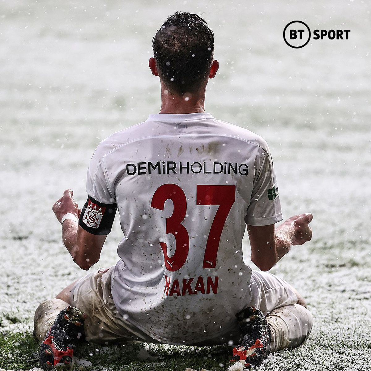 FOTO. Imaginile începutului de an » Câte echipe vezi pe teren? 