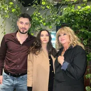 Alex Pițurcă, alături de Claudia, sora sa, și mama Maria