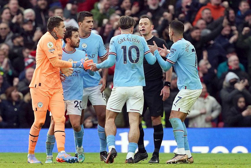 Jucătorii lui Manchester City i-au reproșat arbitrului golul validat // foto: Imago Images