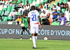 Joacă în Liga 2 din România, dar l-a blocat pe Osimhen la Cupa Africii pe Națiuni! Fotbalistul Craiovei, titular în același meci