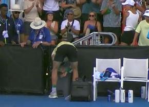 Moment incredibil la Australian Open » A vomitat pe teren, imediat după ce a dat mâna cu adversarul: „Amice, trebuie să ajung la coșul ăla”