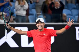 Portretul lui Learner Tien, adolescentul care l-a eliminat pe finalistul de la Australian Open » „Un puști tăcut, cu o aură specială” + A pus mâna pe rachetă la un an și jumătate