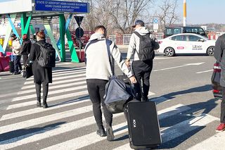 FCSB s-a întors din Antalya » Și cu brațul imobilizat, „Iron Man” Olaru n-a vrut să audă de ajutor