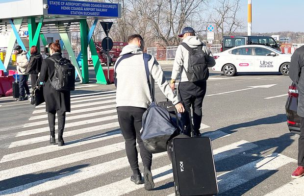 FCSB s-a întors din Antalya » Și cu brațul imobilizat, „Iron Man” Olaru n-a vrut să audă de ajutor