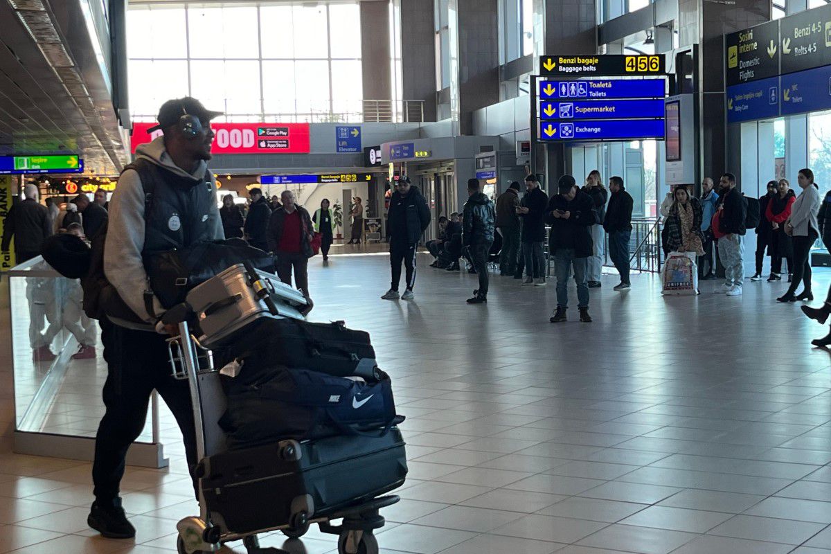 FCSB s-a întors din Antalya » Și cu brațul imobilizat, „Iron Man” Olaru n-a vrut să audă de ajutor