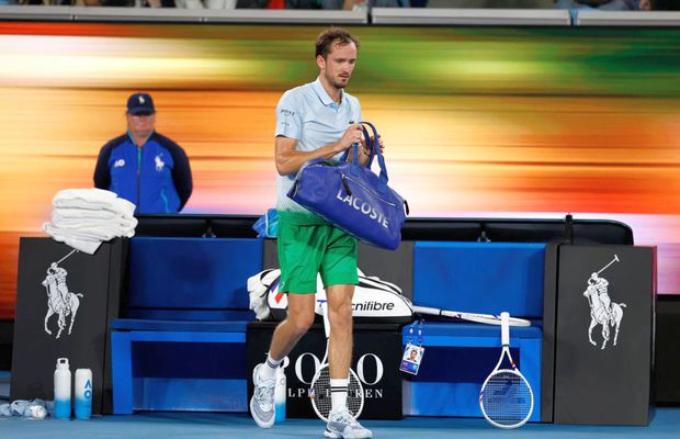 Eliminare-șoc la Australian Open 2025 » Daniil Medvedev, trimis acasă de locul 121 ATP