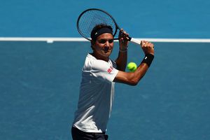 La 44 de ani, Roger Federer a revenit pe arena Rod Laver și l-a învins pe numărul 13 mondial: „Sunt foarte fericit cu felul în care lovesc mingea”