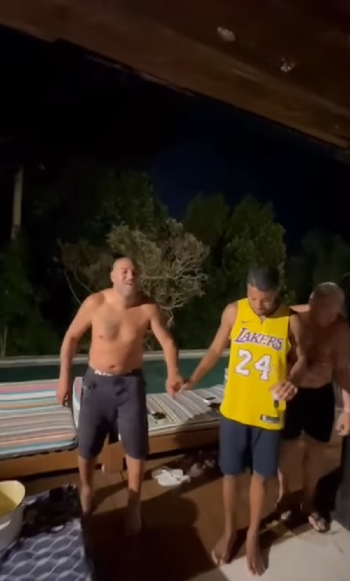 Adriano a devenit din nou viral pe rețelele sociale