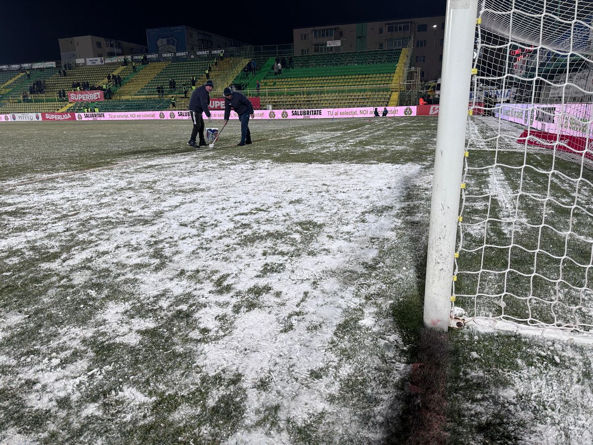 Gestul făcut de toți fotbaliștii campioanei FCSB, când au pășit pe gazonul de la Mioveni