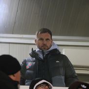 Suporteri în locul jurnaliștilor la masa presei la FC Argeș - FCSB / FOTO: Ionuț Iordache (GSP.ro)