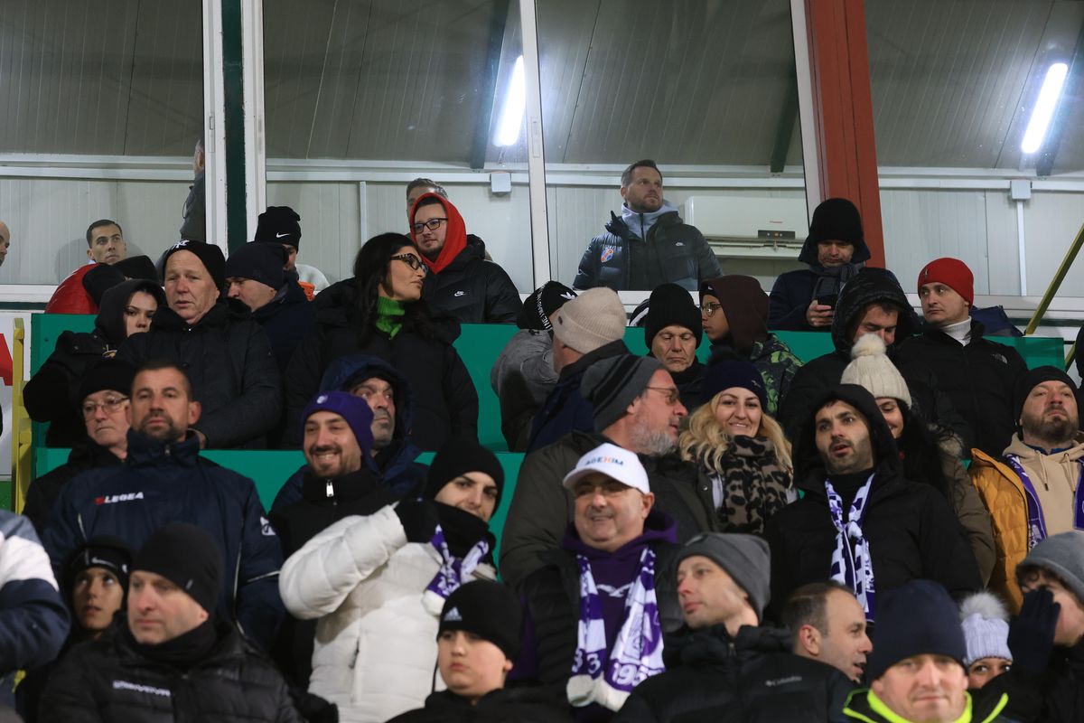 Suporteri în locul jurnaliștilor la masa presei la FC Argeș - FCSB