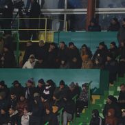 Suporteri în locul jurnaliștilor la masa presei la FC Argeș - FCSB / FOTO: Ionuț Iordache (GSP.ro)