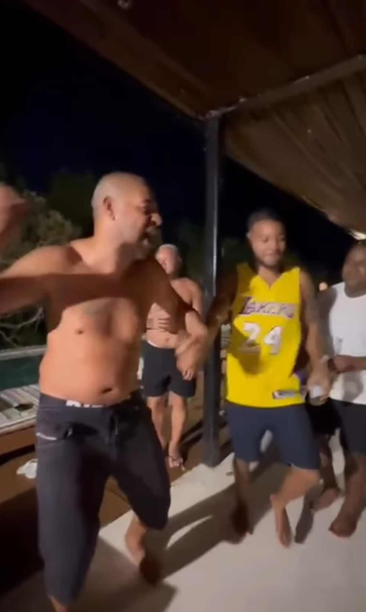 După fotbal, cucerește și străzile din Rio! Încă un episod de pomină cu „Împăratul” Adriano