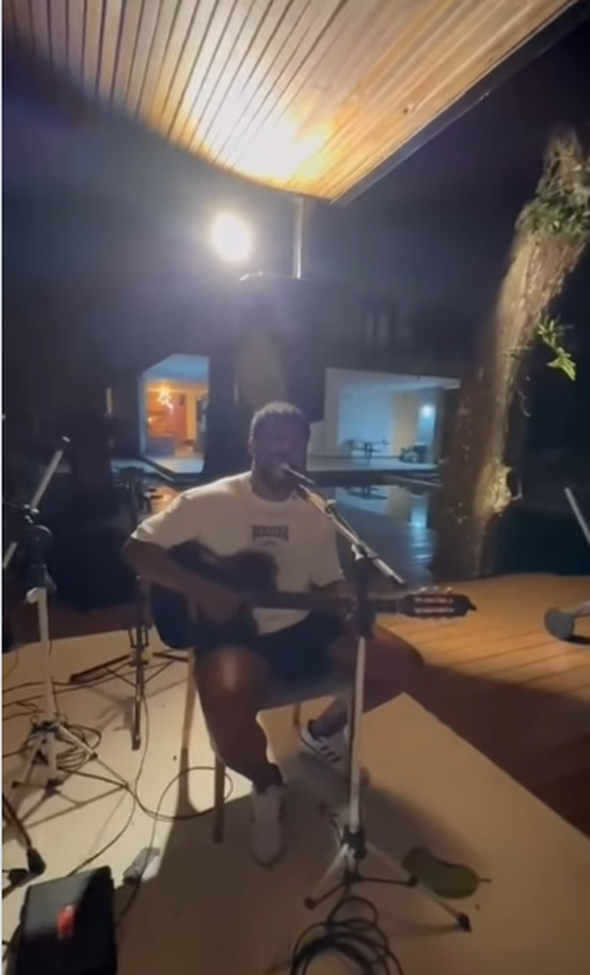 Adriano a devenit din nou viral pe rețelele sociale