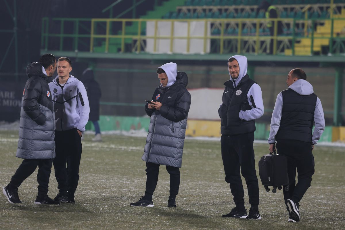 Gestul făcut de toți fotbaliștii campioanei FCSB, când au pășit pe gazonul de la Mioveni