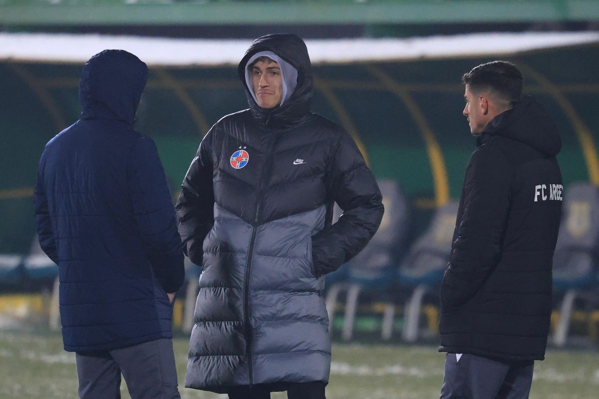 Gestul făcut de toți fotbaliștii campioanei FCSB, când au pășit pe gazonul de la Mioveni