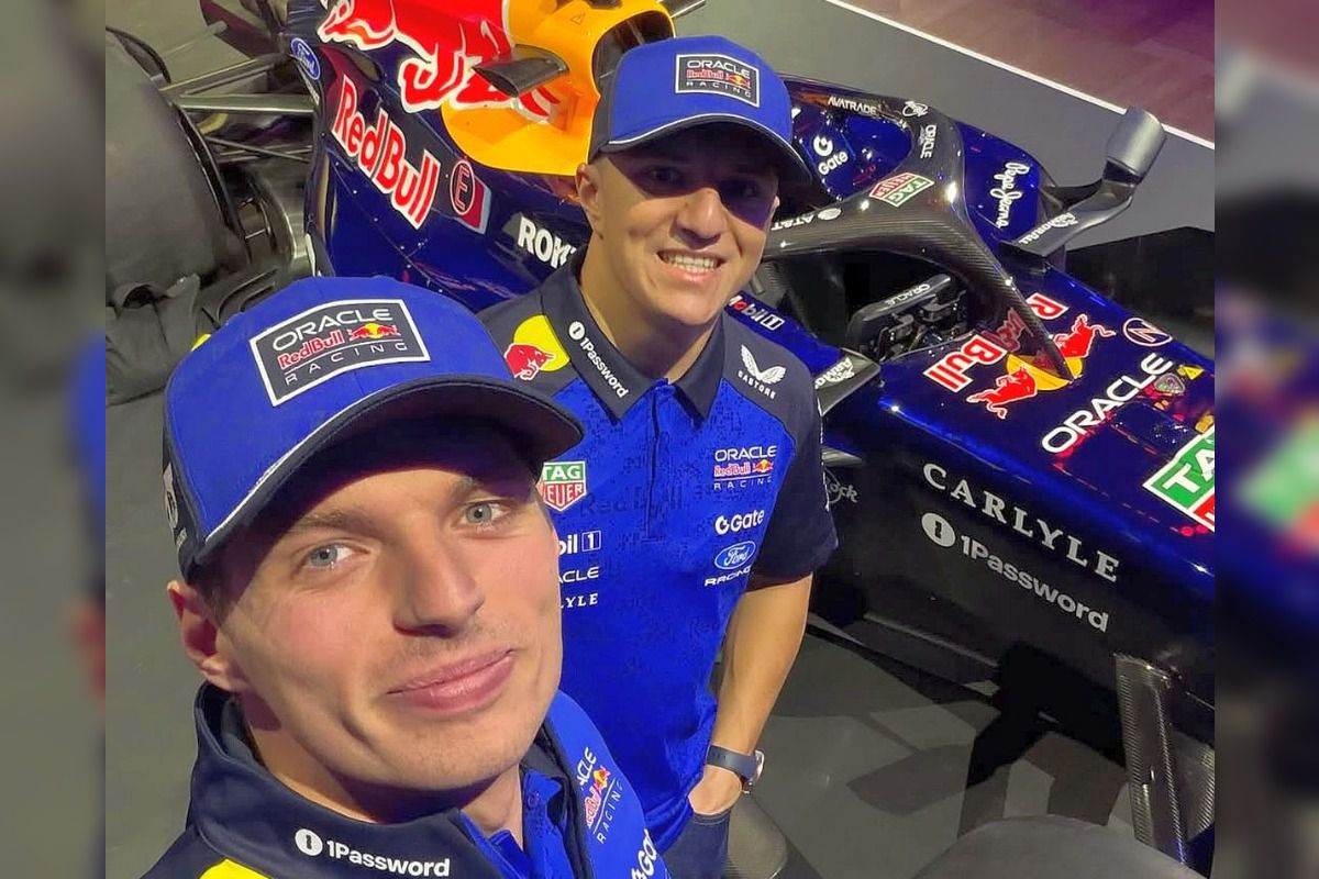 Culori noi! La sediul Ford, Red Bull Racing și-a prezentat monopostul pentru 2026. Max Verstappen: „Ce schimbare drastică!”