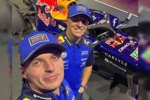 Culori noi! La sediul Ford, Red Bull Racing și-a prezentat monopostul pentru 2026. Max Verstappen: „Ce schimbare drastică!”