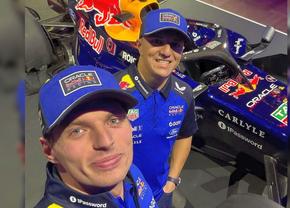 Culori noi! La sediul Ford, Red Bull Racing și-a prezentat monopostul pentru 2026. Max Verstappen: „Ce schimbare drastică!”