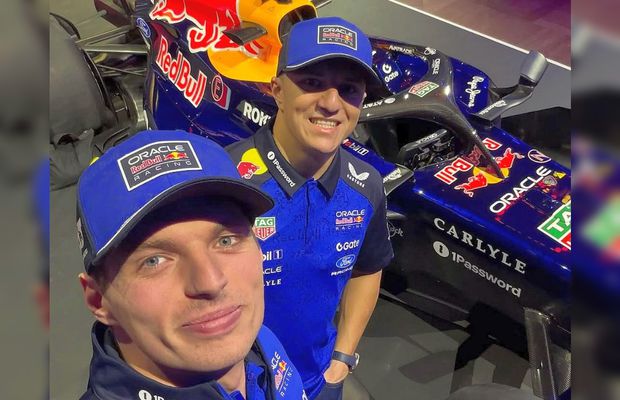Culori noi! La sediul Ford, Red Bull Racing și-a prezentat monopostul pentru 2026. Max Verstappen: „Ce schimbare drastică!”