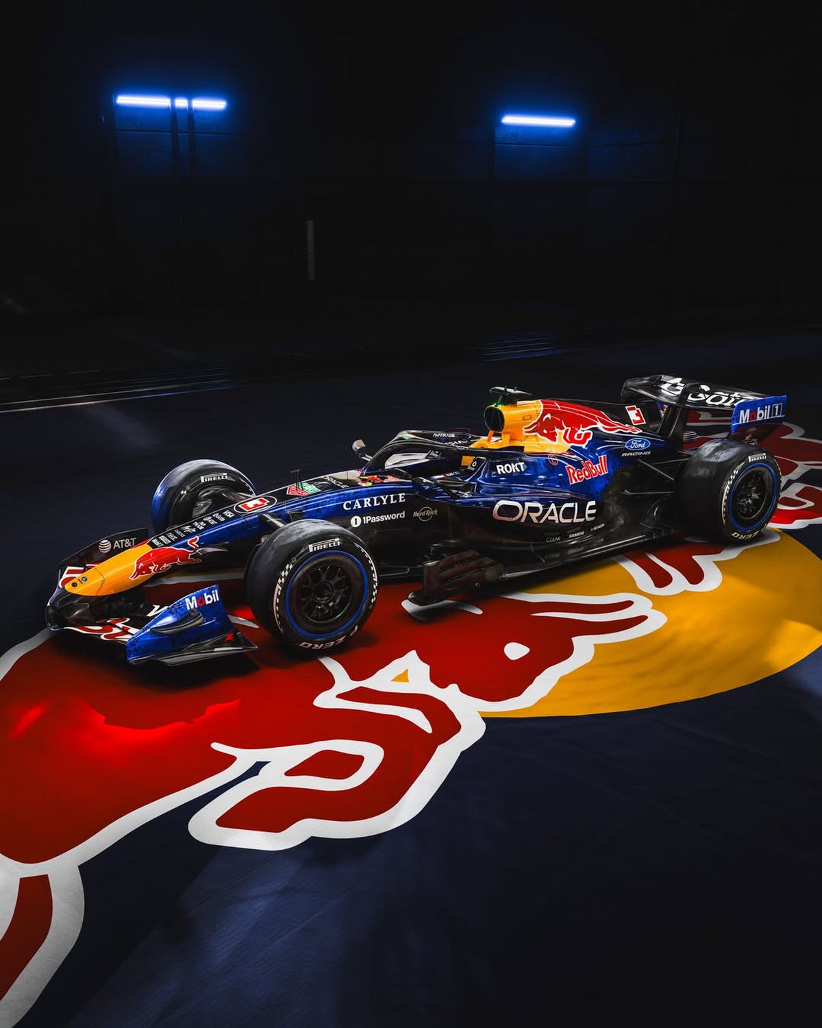 Culori noi! La sediul Ford, Red Bull Racing și-a prezentat monopostul pentru 2026. Max Verstappen: „Ce schimbare drastică!”