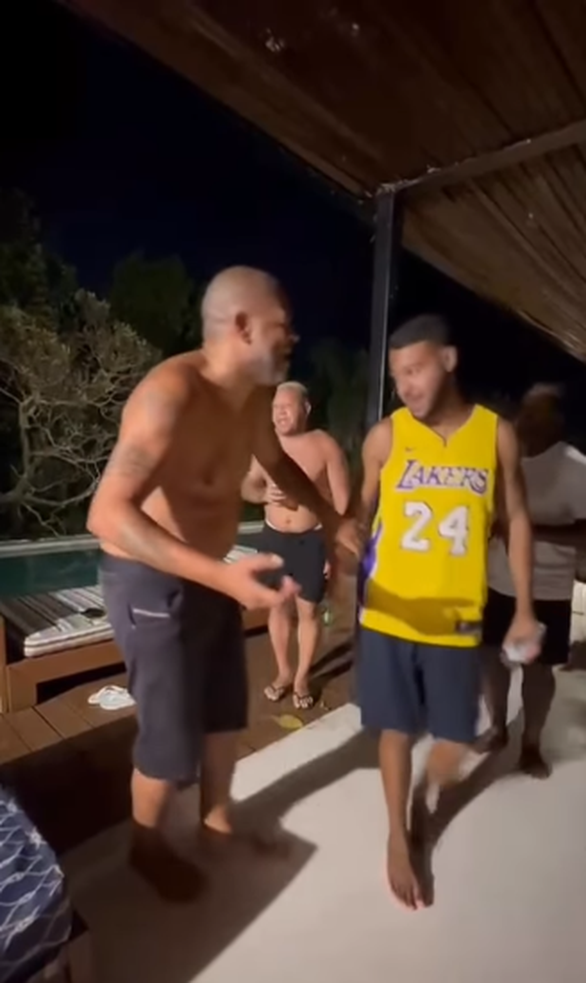 După fotbal, cucerește și străzile din Rio! Încă un episod de pomină cu „Împăratul” Adriano