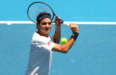 La 44 de ani, Roger Federer a revenit pe arena Rod Laver și l-a învins pe numărul 13 mondial: „Sunt foarte fericit de cum lovesc mingea”
