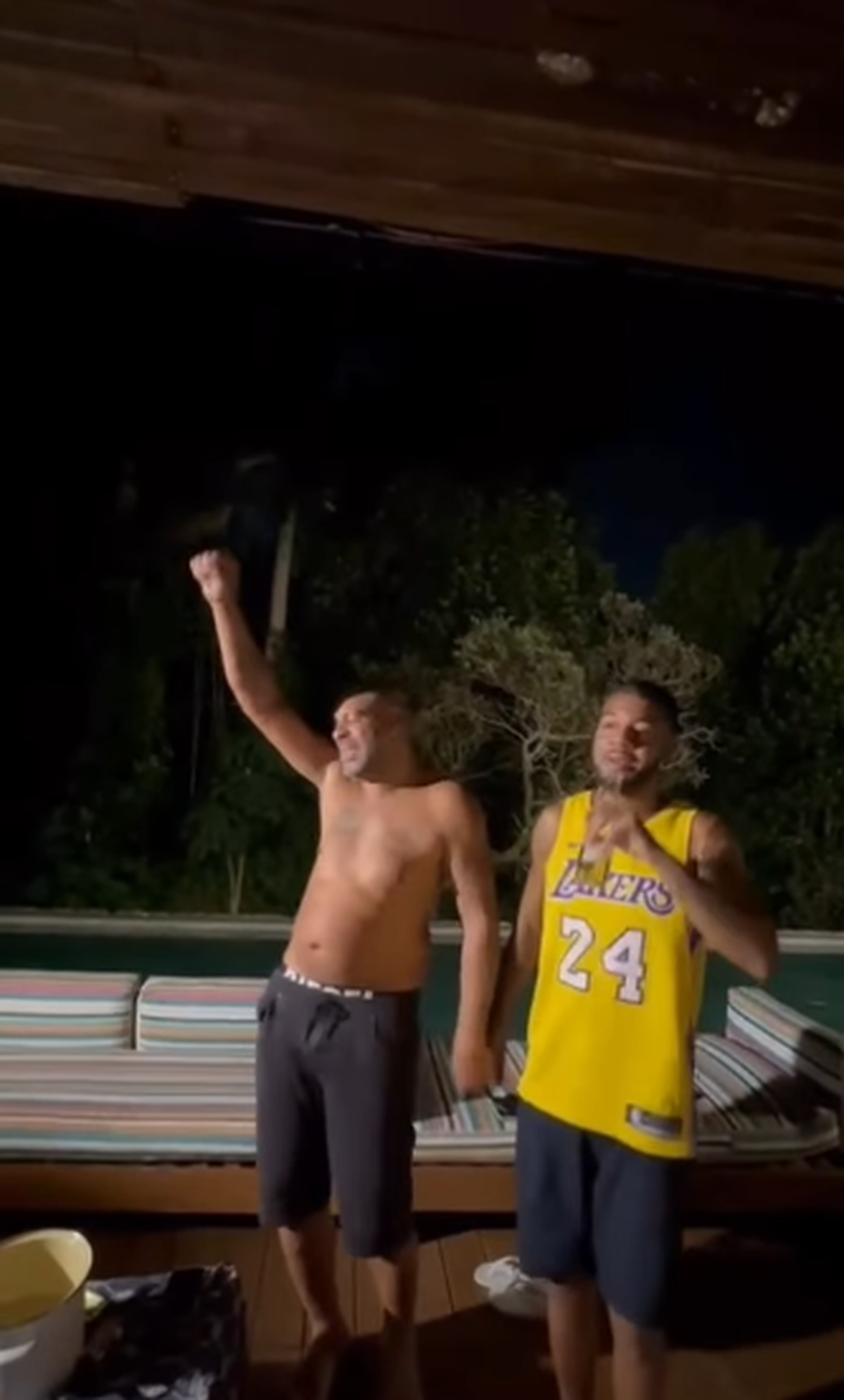 După fotbal, cucerește și străzile din Rio! Încă un episod de pomină cu „Împăratul” Adriano