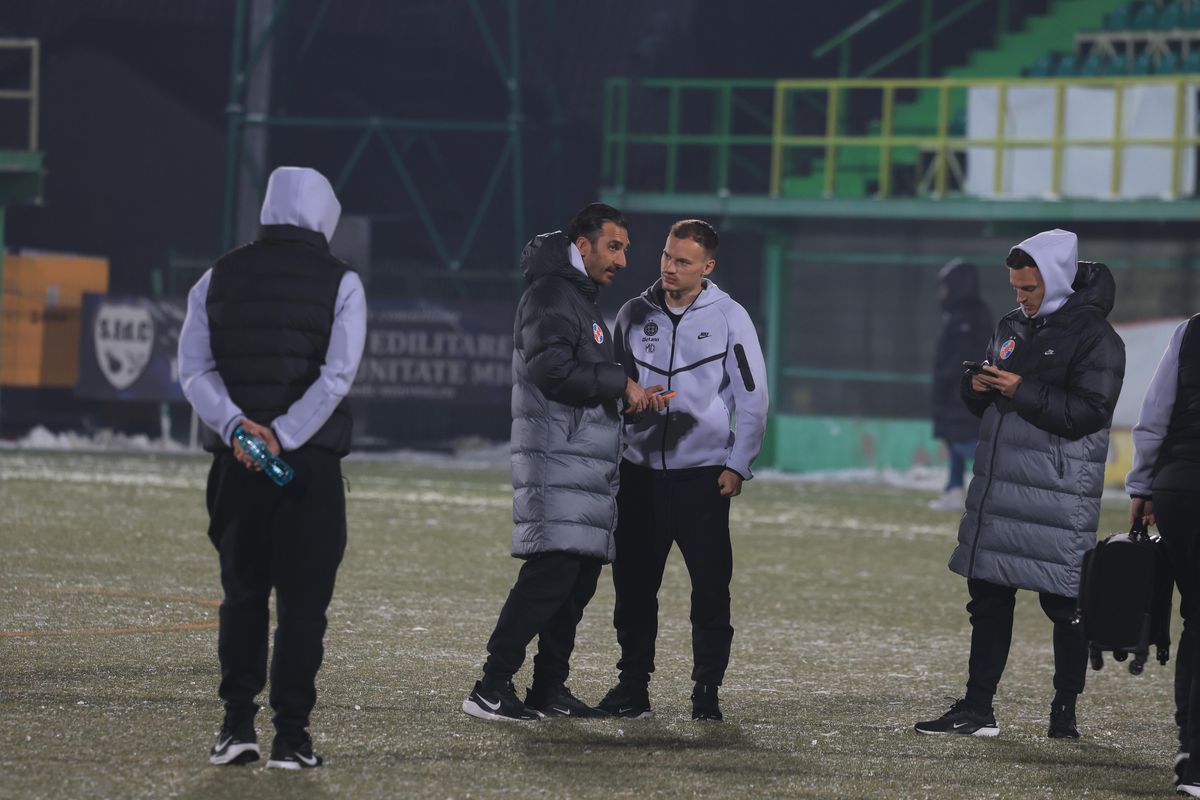 Gestul făcut de toți fotbaliștii campioanei FCSB, când au pășit pe gazonul de la Mioveni