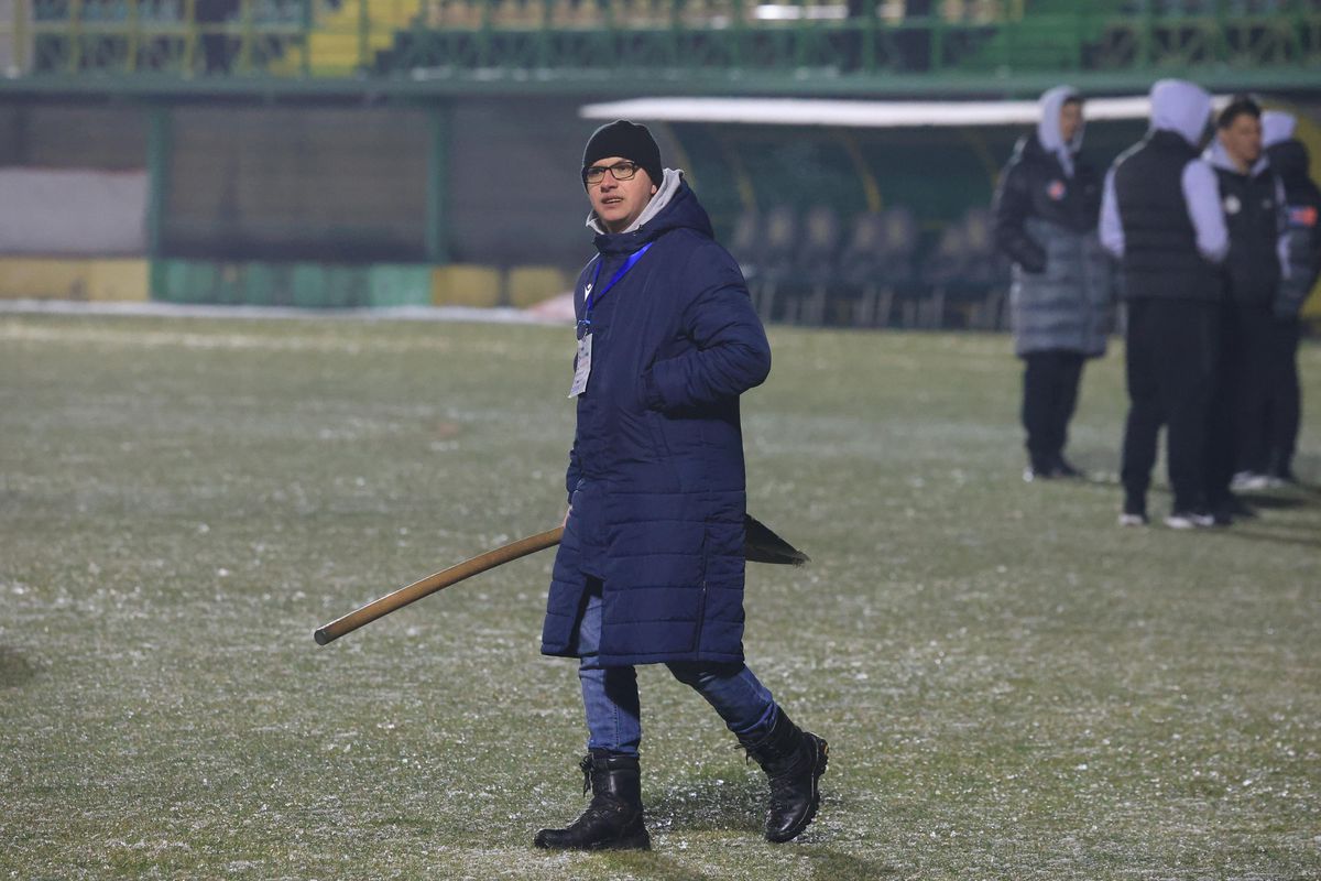 Gestul făcut de toți fotbaliștii campioanei FCSB, când au pășit pe gazonul de la Mioveni