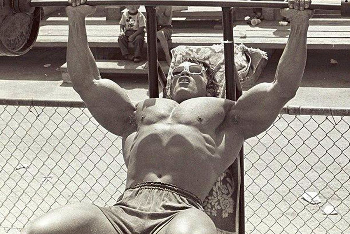 Final de coșmar pentru Arnold Schwarzenegger la Munchen » Reținut și șicanat 3 ore, și-a lăsat partenera drept garanție că se întoarce! „Nemții nu mai văd pădurea de copaci”