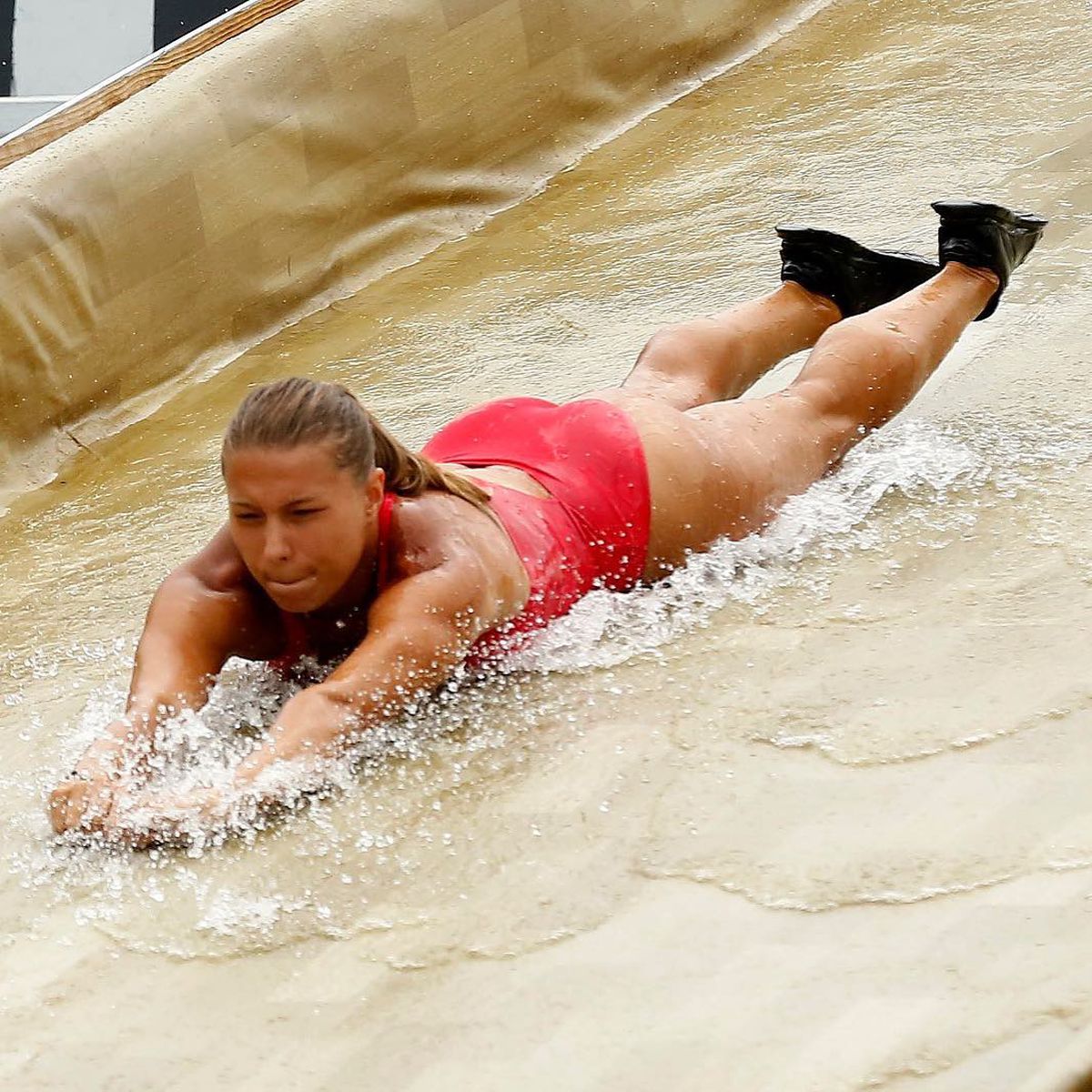 FOTO Monica Roșu, apariție fierbinte la piscină! S-a fotografiat provocator în costum de baie