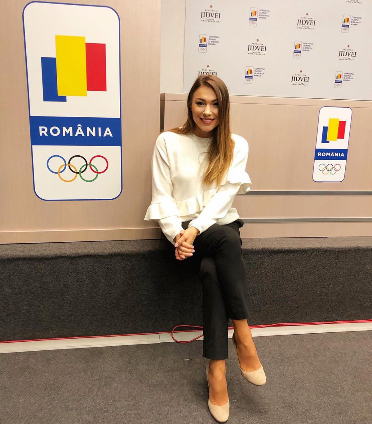 FOTO Monica Roșu, apariție fierbinte la piscină! S-a fotografiat provocator în costum de baie