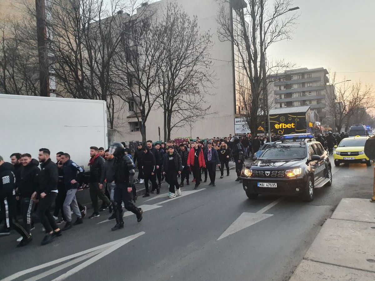 DINAMO - FCSB // FOTO Galeria roș-albastră a ajuns la Arena Națională! Câte bilete s-au vândut până acum la Derby de România