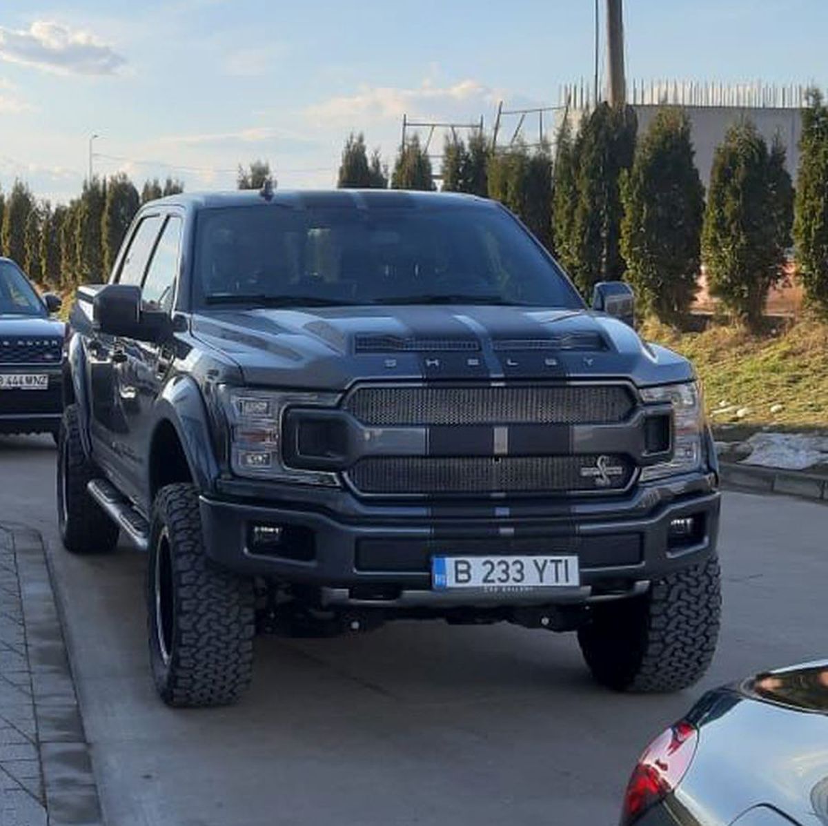 FOTO Ion Țiriac și-a luat mastodont! Supercarul cu care a apărut la patinoarul din Otopeni