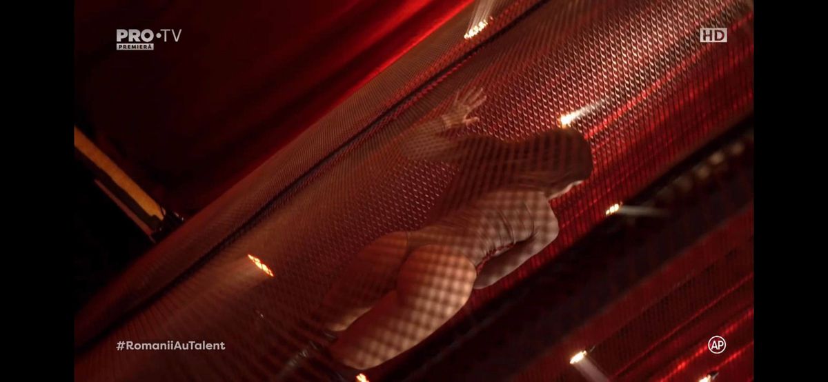 FOTO O fostă arbitră, dans erotic la „Românii au talent” » Membrii juriului au fost încântați de ea