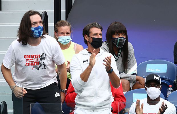 FOTO Mesaj manifest al apropiaților Serenei Williams! Ce scria pe tricourile purtate la meciul cu Simona Halep