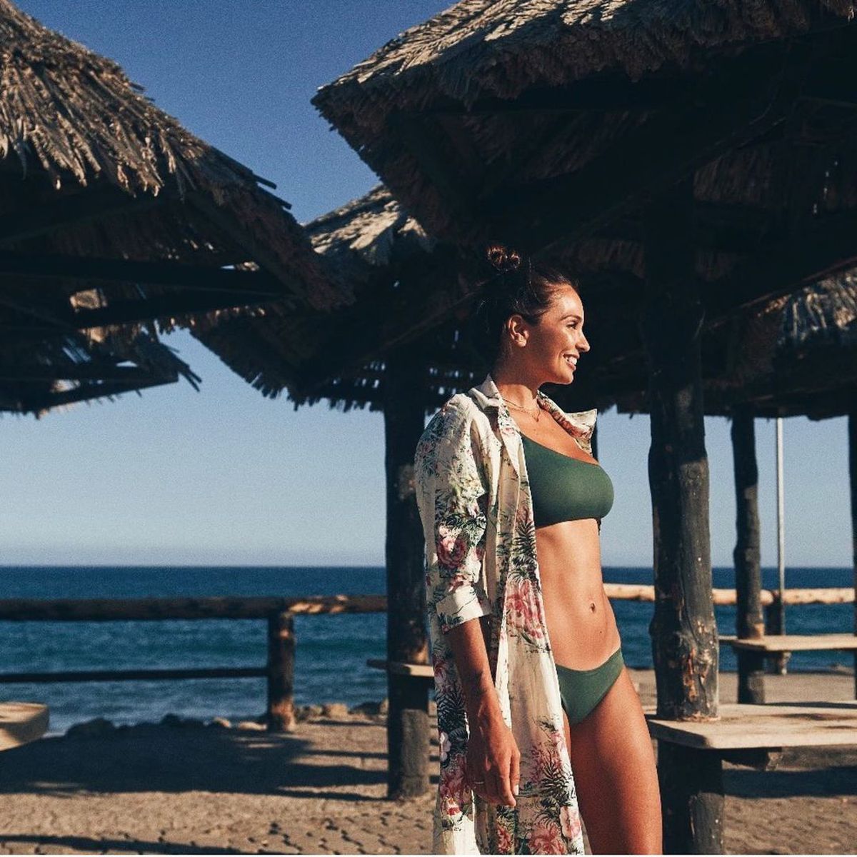 FOTO. 10 clauze pe care un fotbalist trebuie să le accepte înainte de nuntă » Iubita-influencer lansează o modă