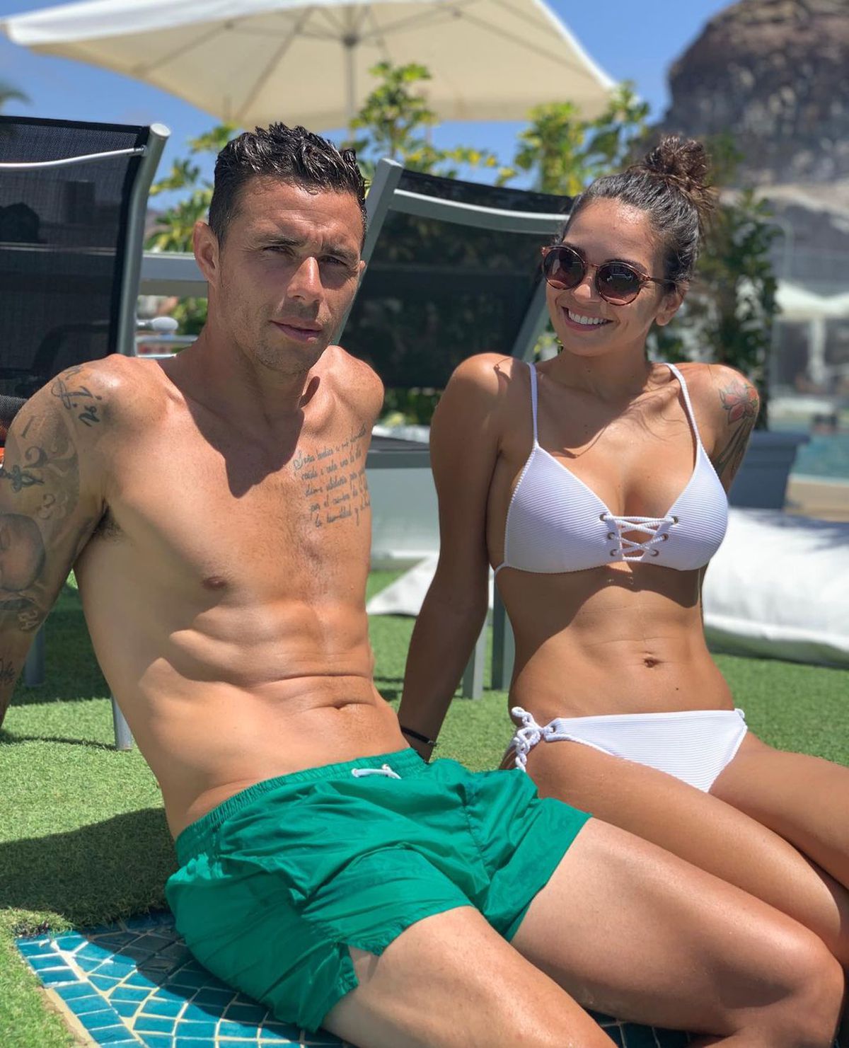 FOTO. 10 clauze pe care un fotbalist trebuie să le accepte înainte de nuntă » Iubita-influencer lansează o modă