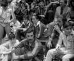 Octavian Bellu în 1984, în  mijlocul gimnastelor, printre care și Ecaterina Szabo (stânga) FOTO Arhivă GSP