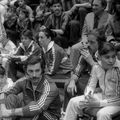 Octavian Bellu în 1984, în mijlocul gimnastelor, printre care și Ecaterina Szabo (stânga) FOTO Arhivă GSP