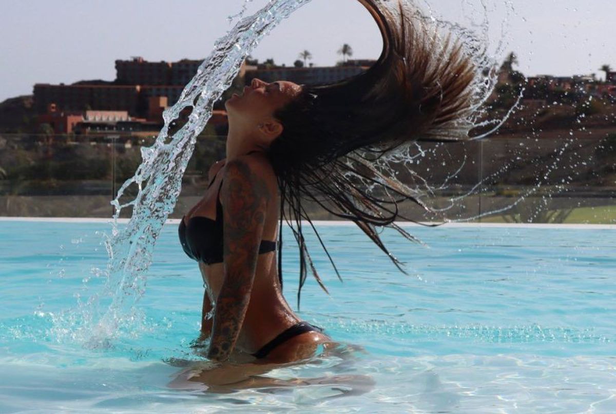 FOTO. 10 clauze pe care un fotbalist trebuie să le accepte înainte de nuntă » Iubita-influencer lansează o modă