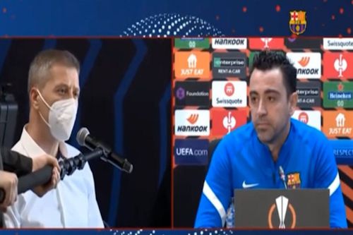 Un ziarist italian a încercat să-l prindă în ofsaid pe Xavi la conferința de presă premergătoare partidei Barcelona - Napoli din Europa League