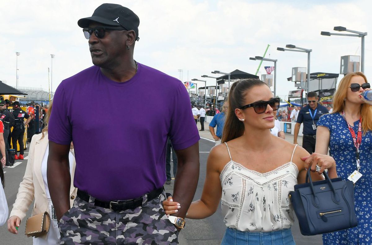 THE LAST DANCE // Impresionant! A fost difuzat în premieră video-ul complet » Michael Jordan plânge pe podeaua vestiarului după ce a luat titlul, la 3 ani de la uciderea tatălui său