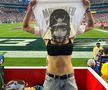 O actriță celebră de la Hollywood a rămas doar în bustieră la Super Bowl! Cine a făcut-o să-și dea jos tricoul