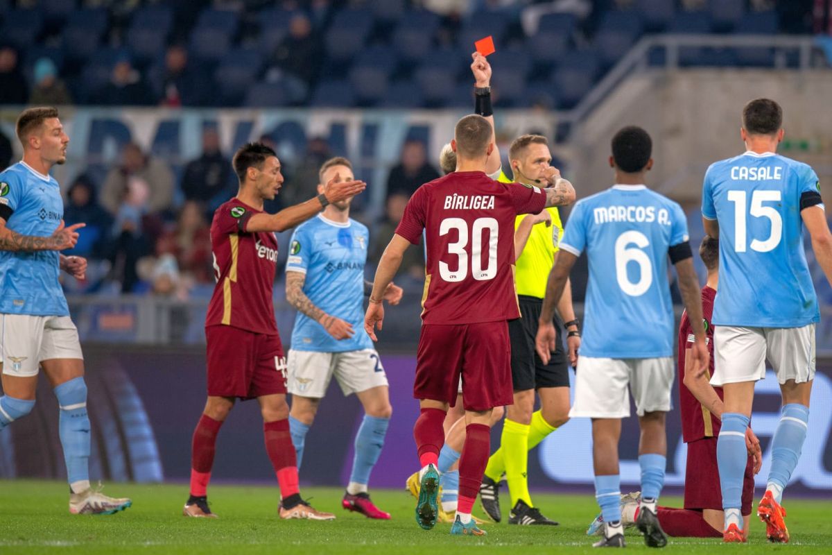 Dan Petrescu își pune vestiarul în cap după eșecul cu Lazio: „În 2019 aveam jucători mai buni” + Ce l-a întrebat Sarri imediat după meci