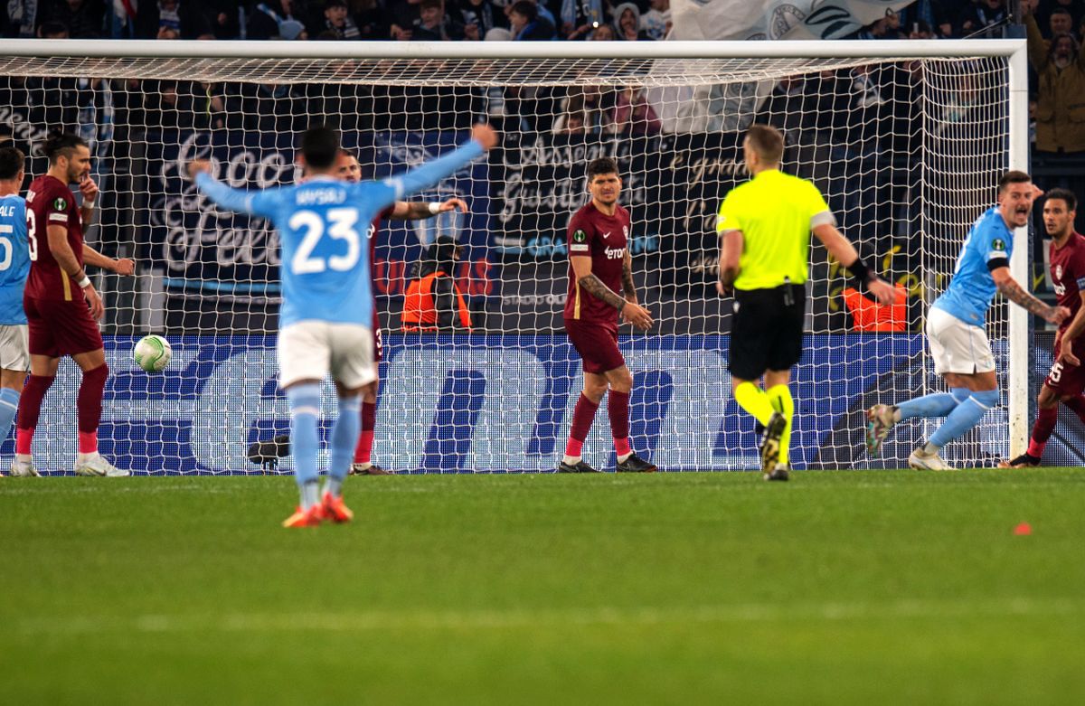 Marcatorii nu i-au plăcut » Dan Petrescu i-a dat afară pe cei mai buni, iar acum CFR Cluj suferă