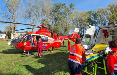 Clipe teribile pentru iubita fotbalistului din Liga 1 » Transportată cu elicopterul la spital în stare gravă, coechipierii au mers de urgență să doneze sânge