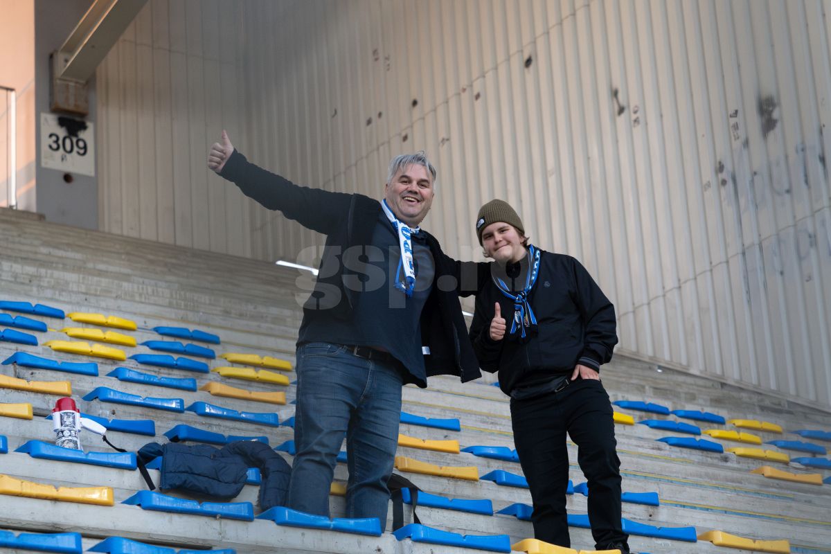 Impresionant! Un puști de 14 ani și tatăl său au venit special cu trenul de la Iași pentru meciul cu Petrolul: „Cum e să fii suporter...”