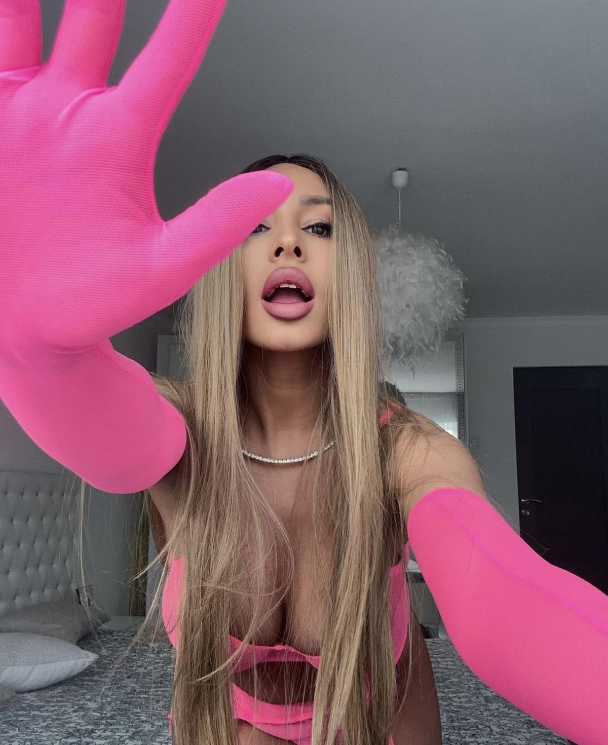 Soția fotbalistului român care a jucat în Italia și-a făcut cont pe OnlyFans: „El e foarte deschis. Nu a fost gelos. El mă ajută în ceea ce vreau să fac”